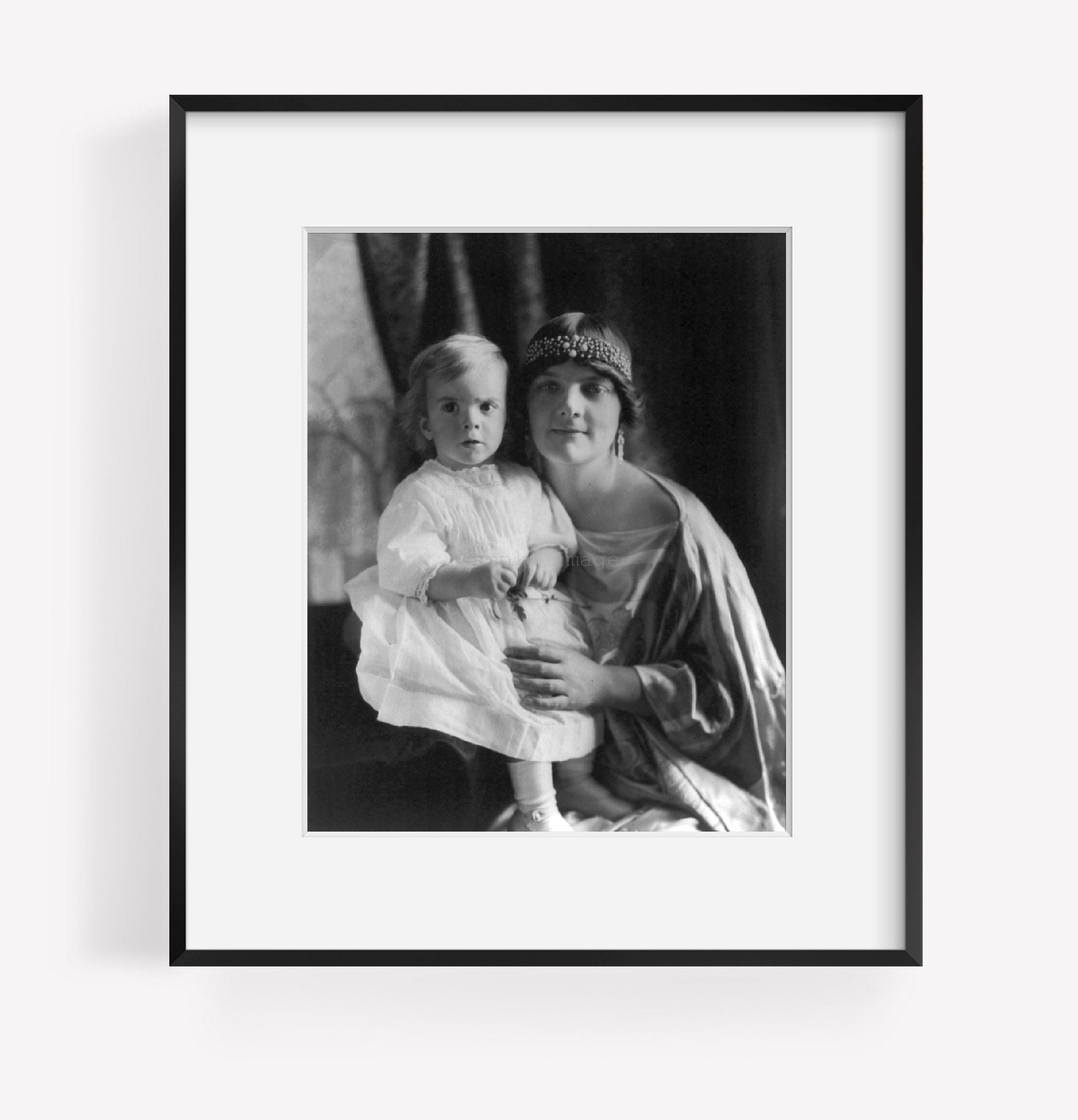 Photo: Agnes Elizabeth Ernst Meyer holding first born, Florence