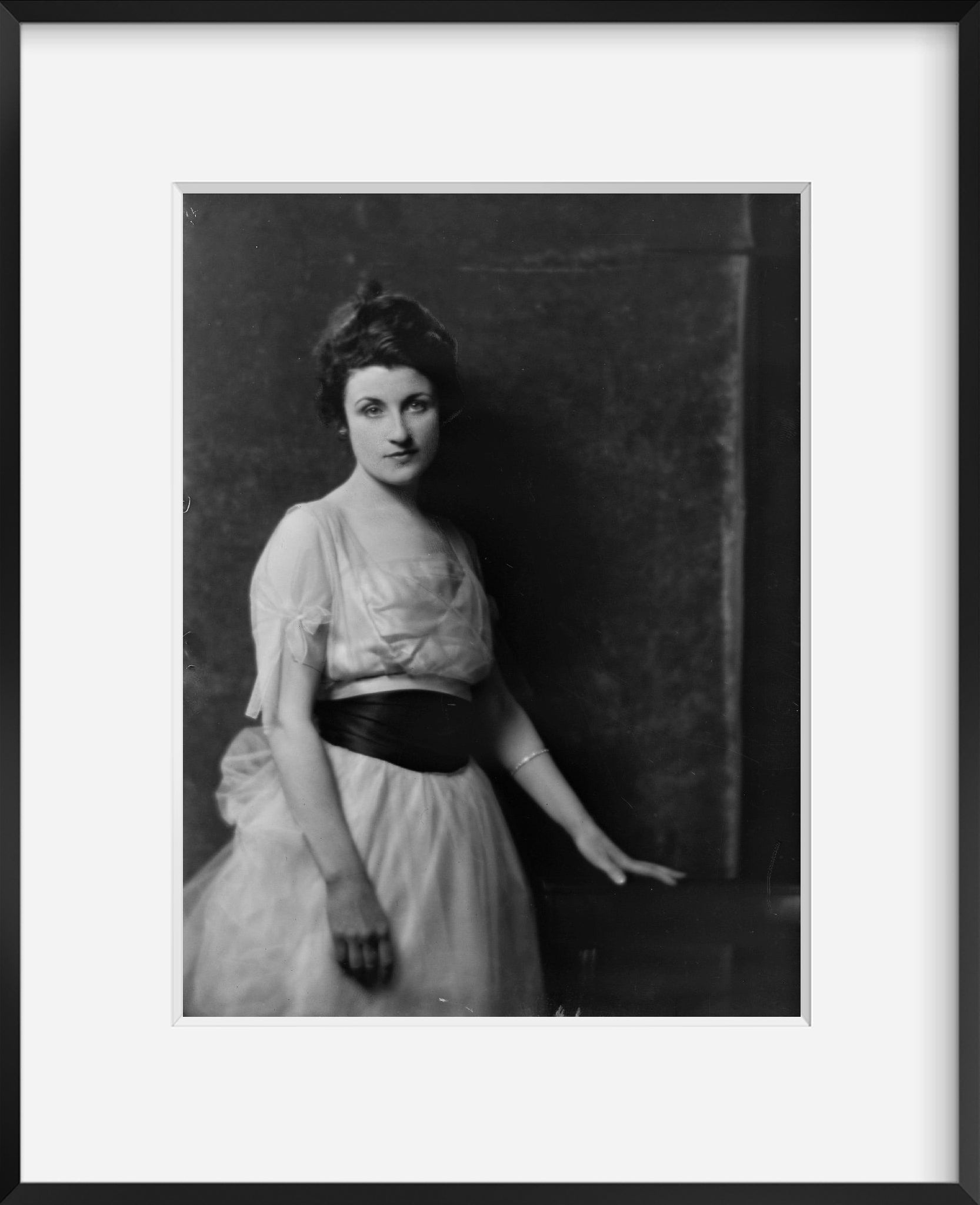 Photo: Paskus, Mrs, portrait photographs, women, dresses, Arnold Genthe, 1918