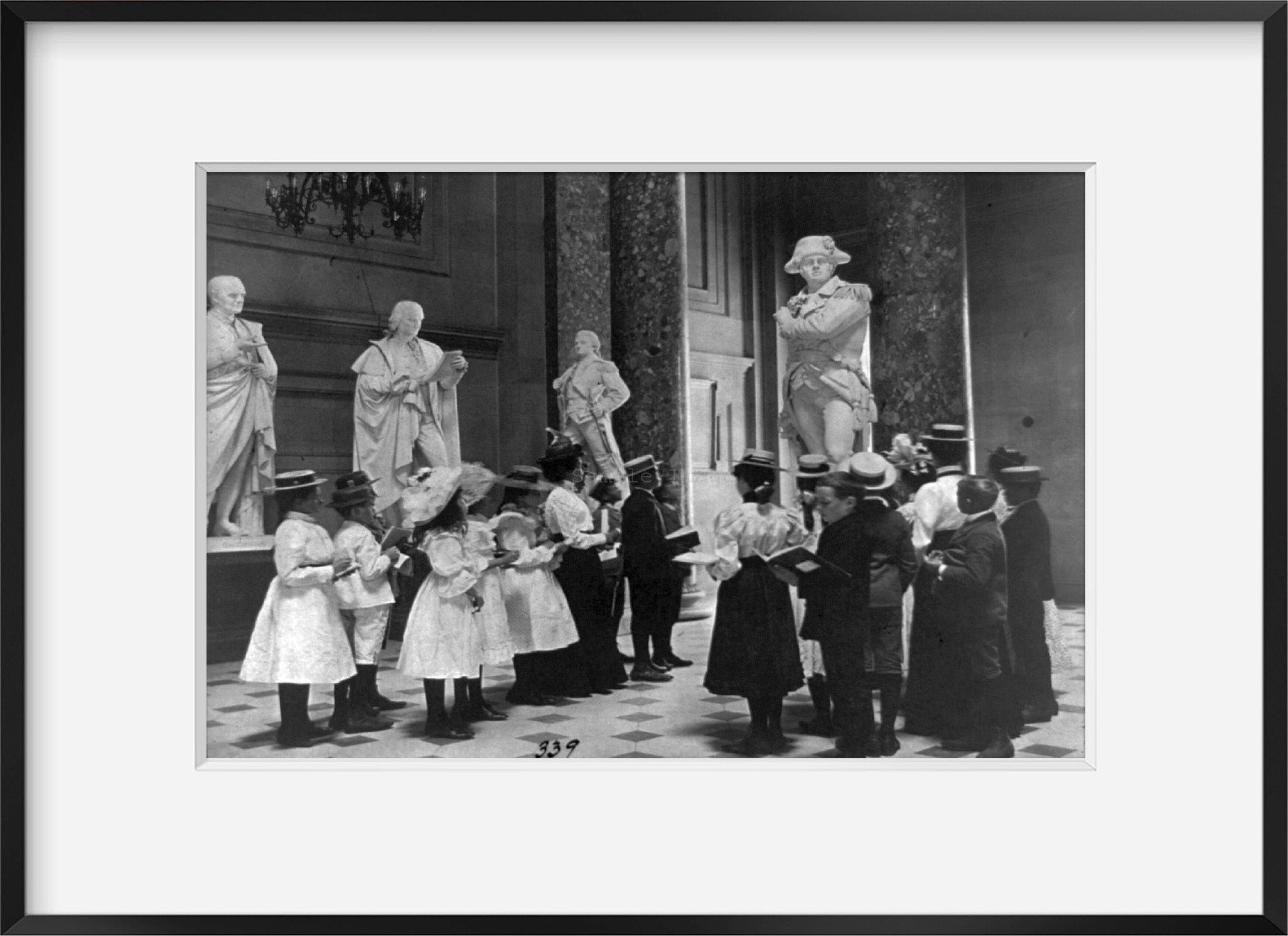 Photo: A class of the 6th Division in Statuary Hall, U.S. Capitol, 1899?, Washingto