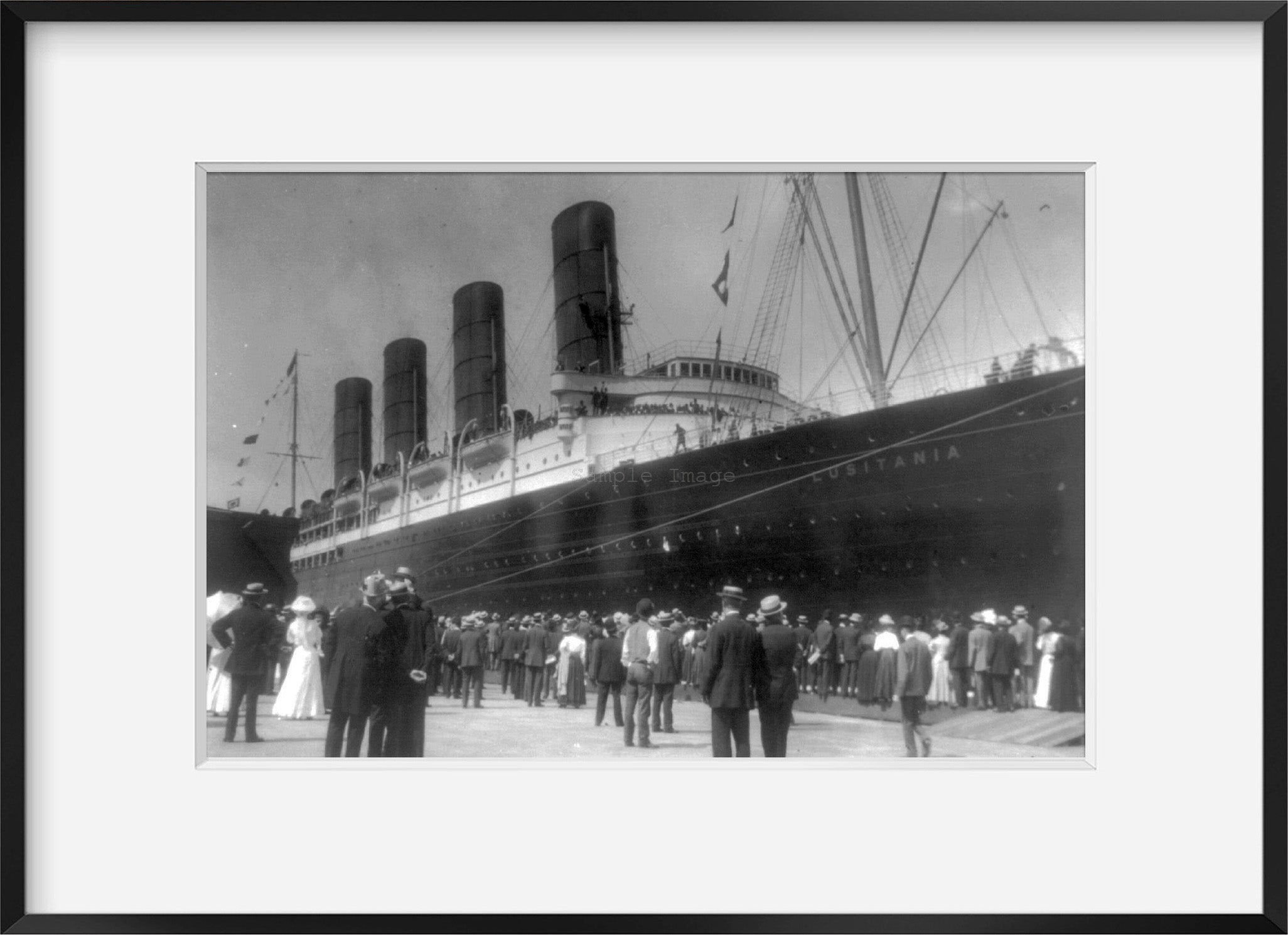 Photo: LUSITANIA arriving in New York, September 13, 1907, Welcoming Crowd, Ship