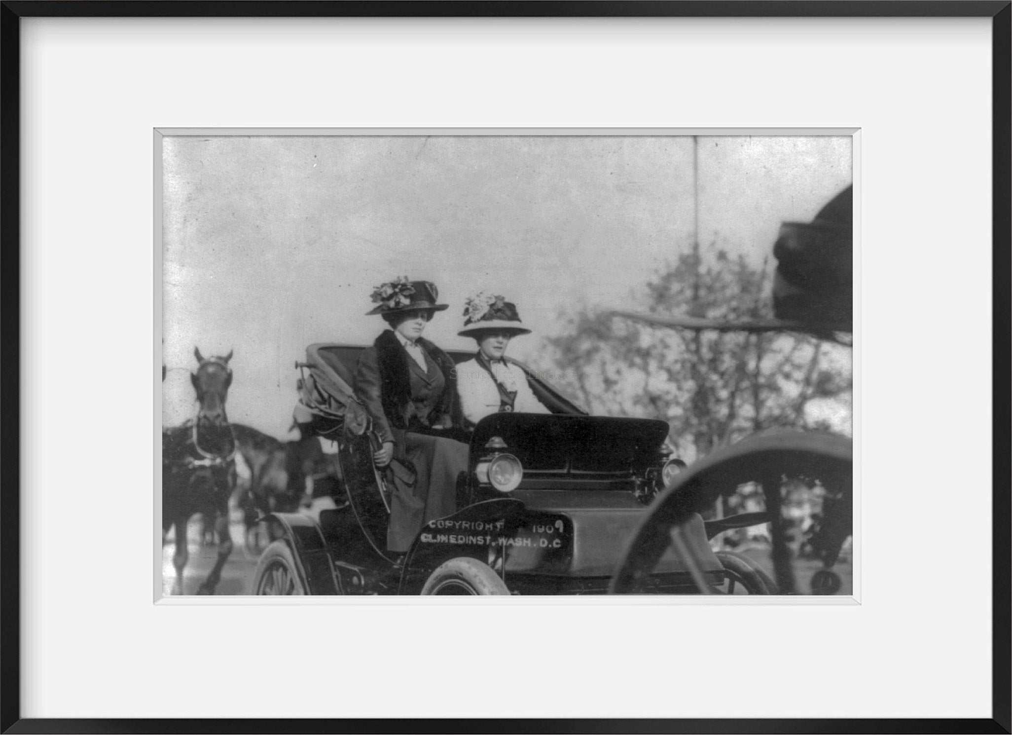 Photo: Alice Lee Roosevelt Longworth, 1884-1980, driving auto