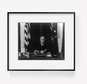 Photo: Franklin Delano Roosevelt, FDR, 1882-1945, President, US, seated at desk, US Fl