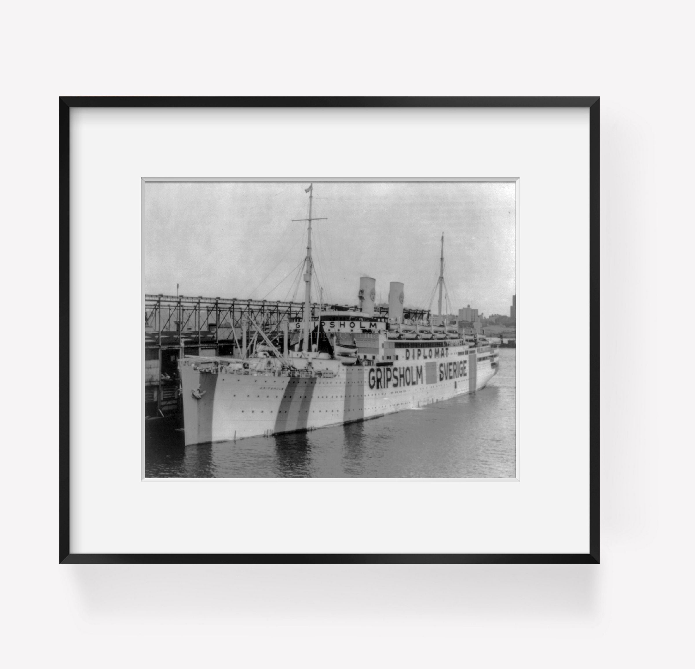 Photo: Exchange liner GRIPSHOLM loading at NY harbor, interned Japanese civilians