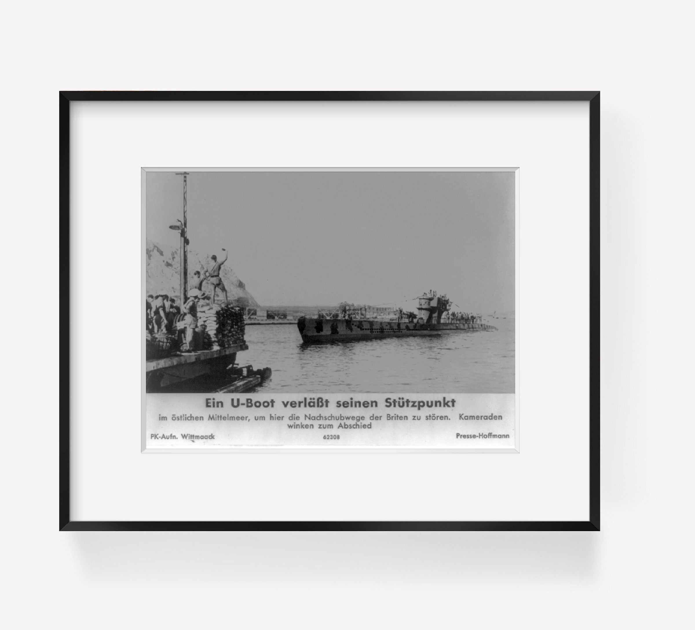 ca. 1943 photograph of U-Boot verlässt seinen Stützpunkt Summary: U-Boat submari
