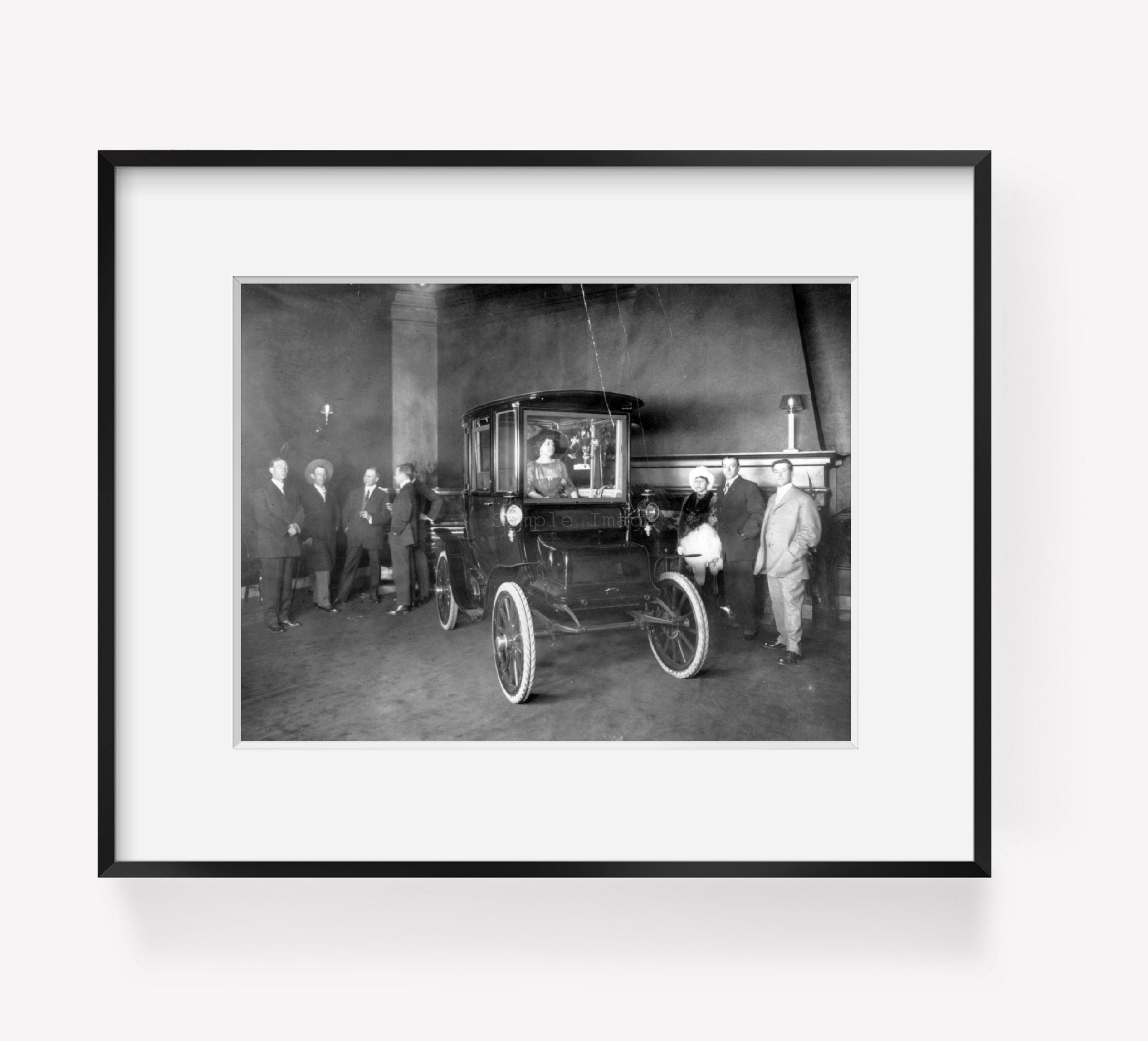 Photo: Mary Garden, 1874-1967, electric auto, Scottish operatic