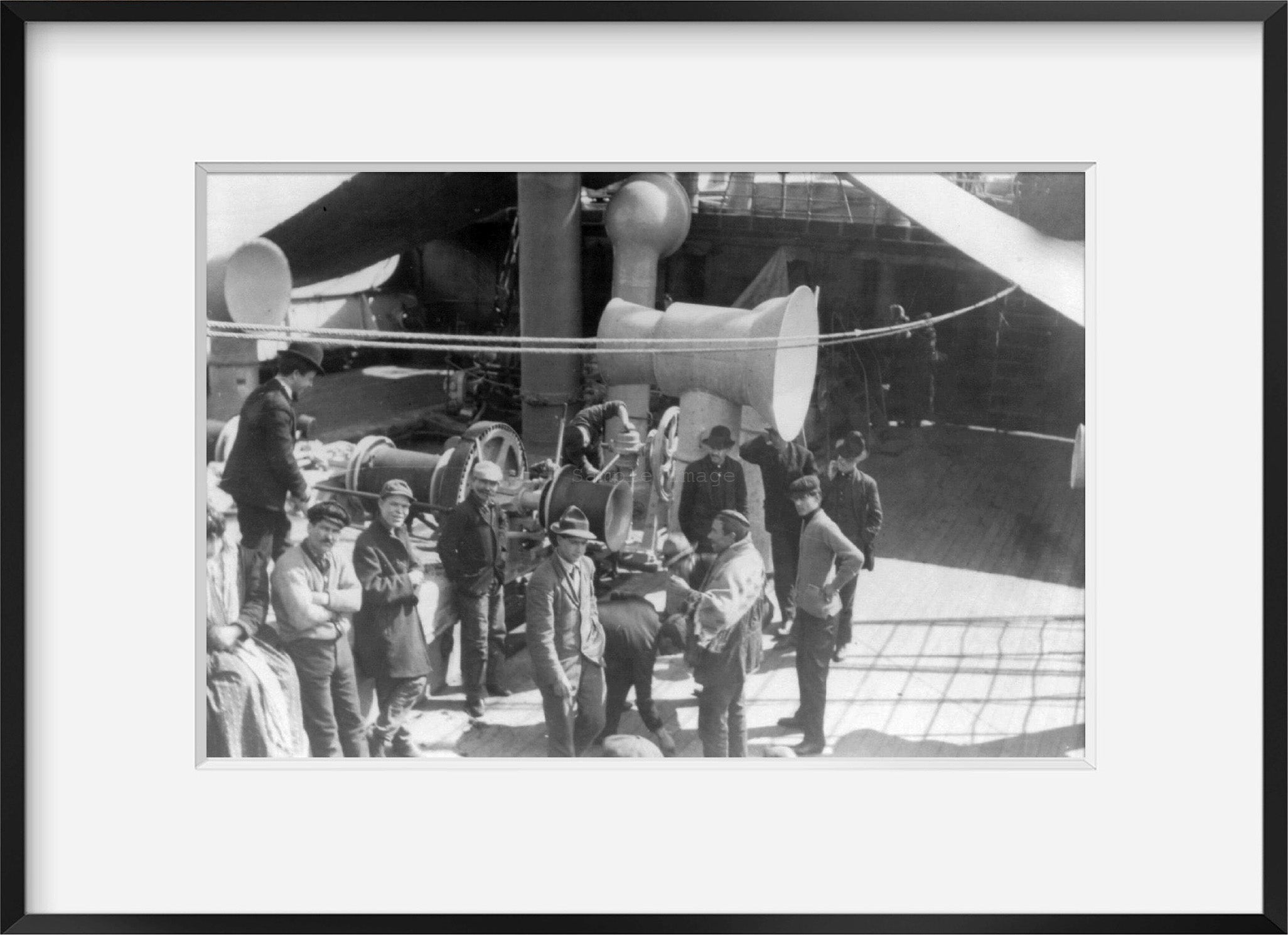 Photo: Emigrants on the steerage deck of FRIEDRICH DER GROSSE, 1907-1921, immigrat