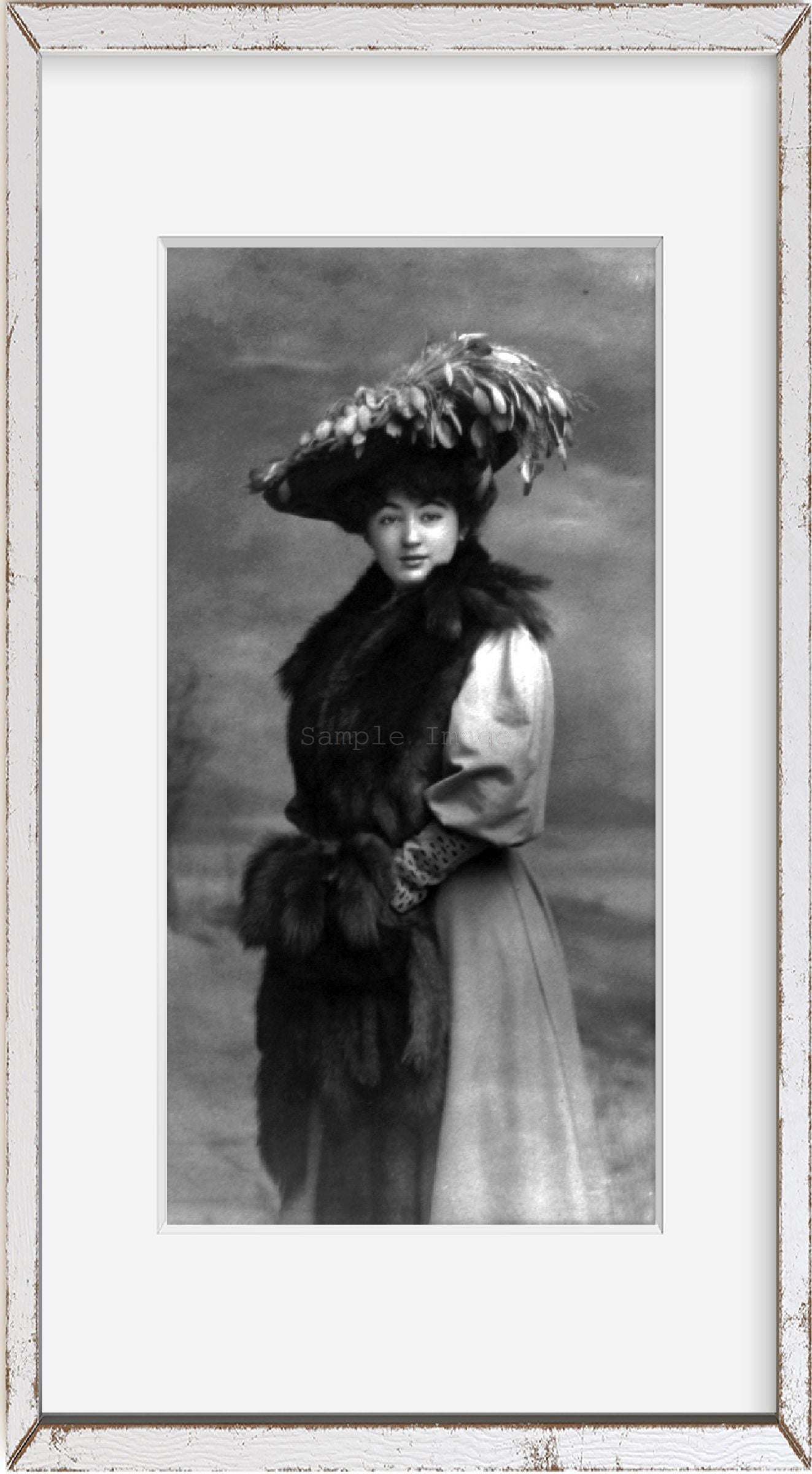 Photo: Evalyn Walsh McLean wearing fur stole and plumed hat
