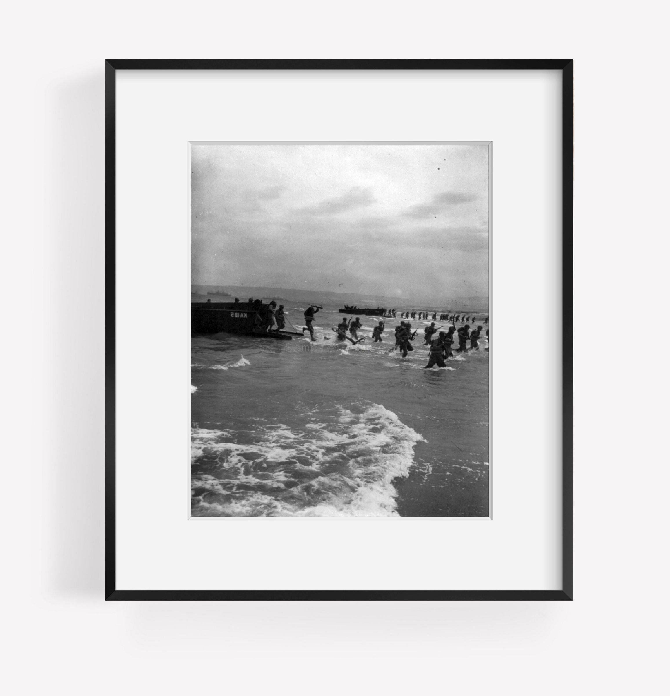 1941 Photo The invaders hit the beach From Coast Guard-manned "sea-horse" landin