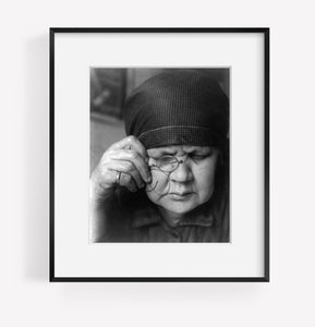 Photo: Portet materi, Mother, Old Woman Holding Glasses, Eyeglasses, 1924, Russia, Rus