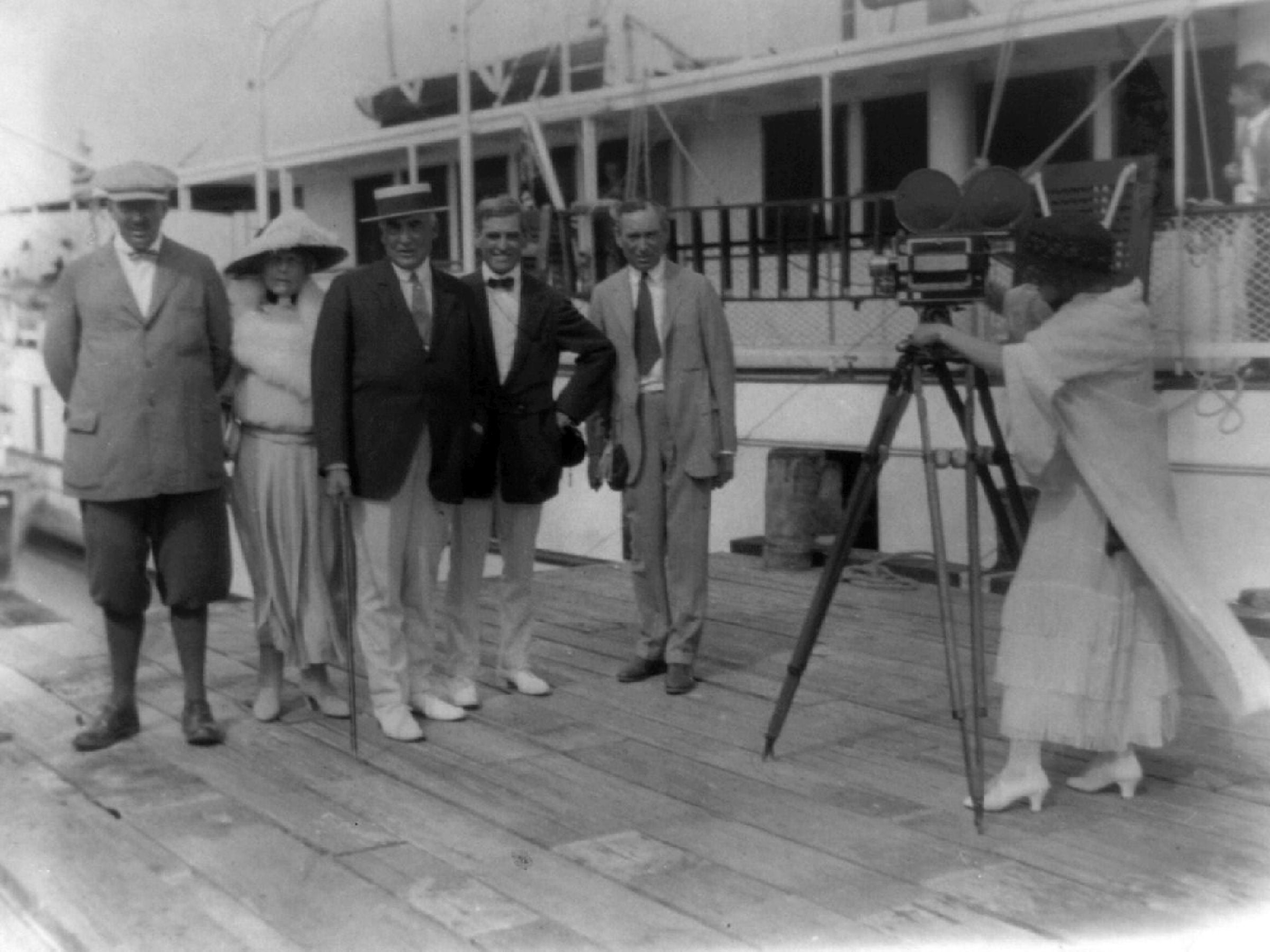 between 1921 and 1923 photograph of Pres. Harding and four other people being fi