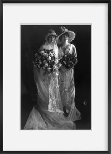 1913 Photo Mrs. Frederick Bourne and sister, full-length portrait, standing, wea